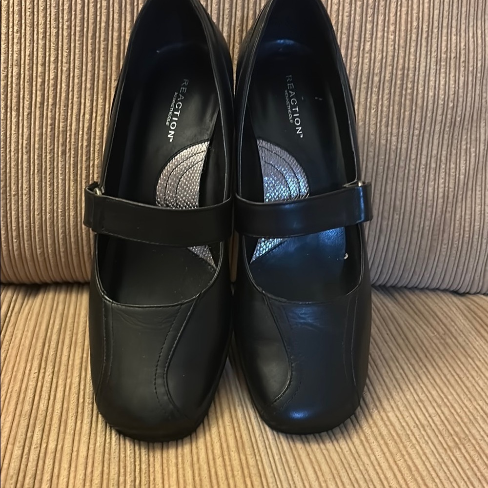 Reaction Kenneth Cole Black Heels Classic Design